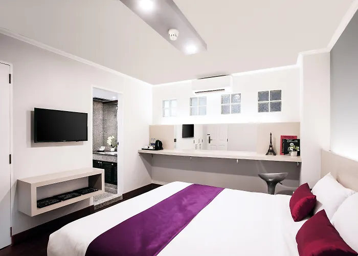 Collection O The Step Sathorn