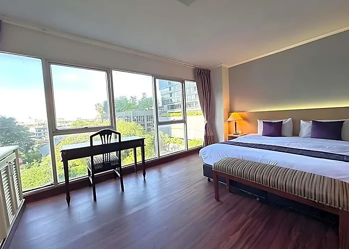 Collection O The Step Sathorn